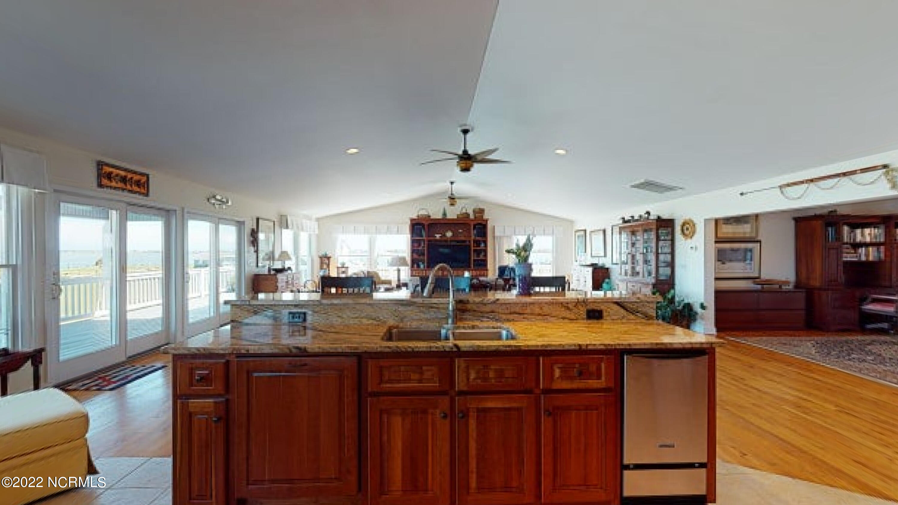 213 Straits Haven Road Beaufort, NC 28516 - Photo 19 of 68 Kitchen/Breakfast Bar