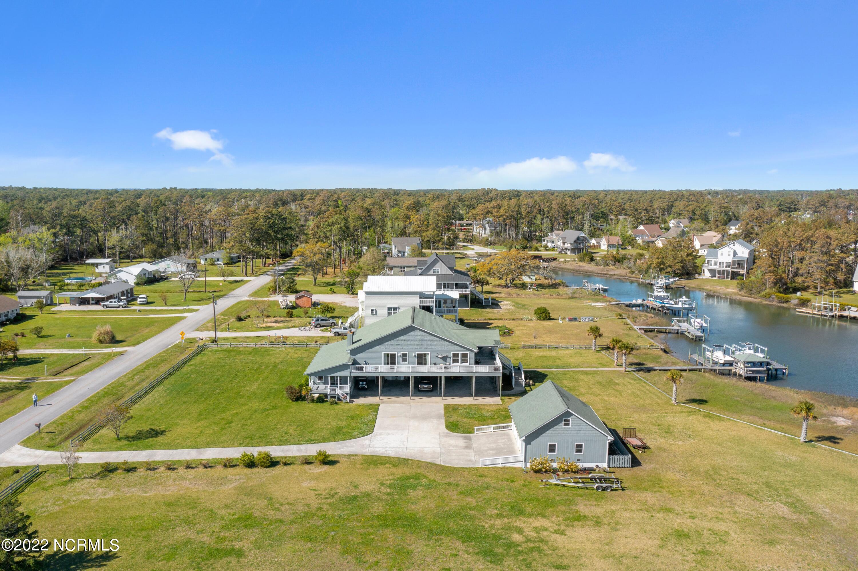 213 Straits Haven Road Beaufort, NC 28516 - Photo 6 of 68 Corner Lot