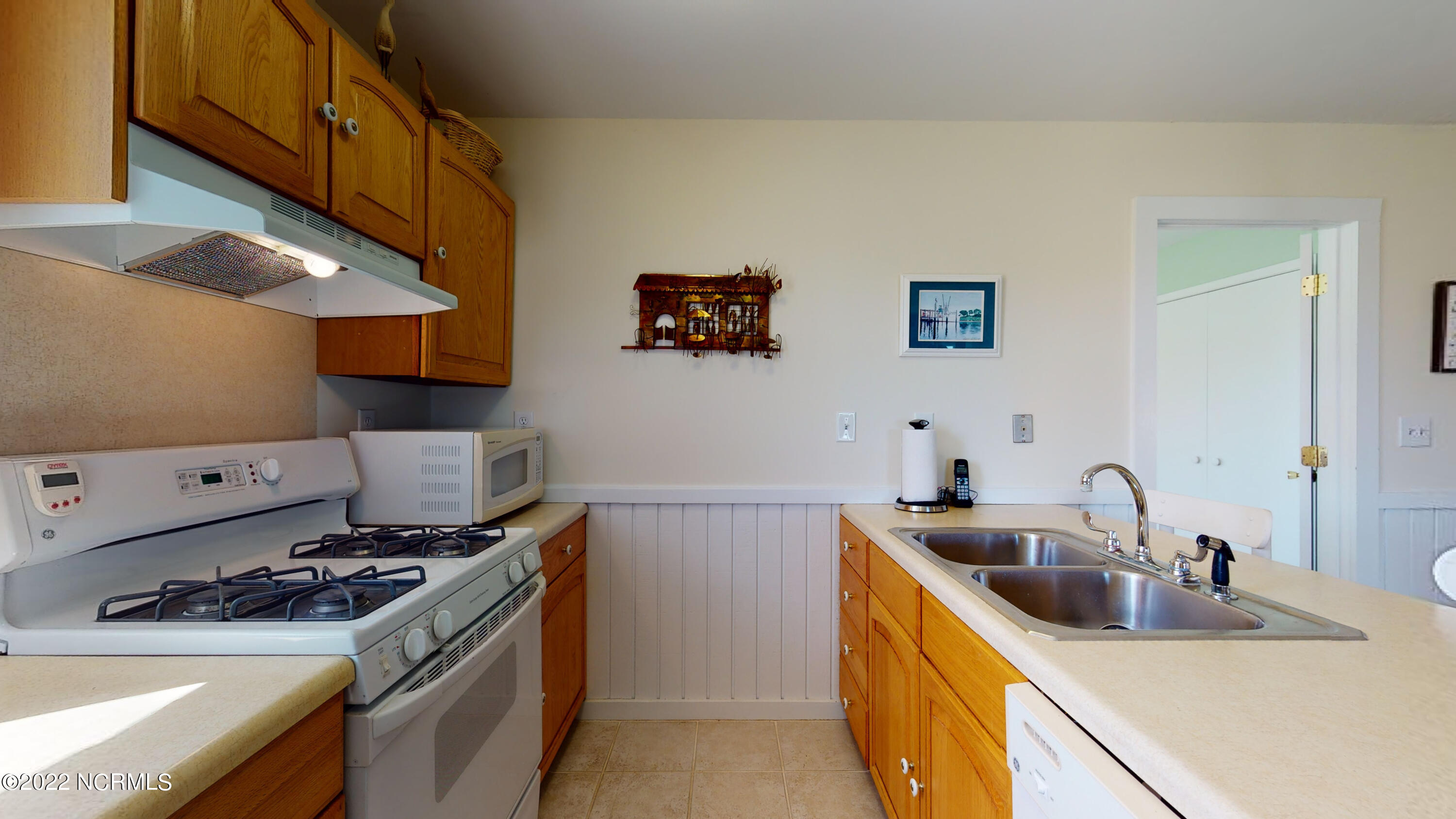 213 Straits Haven Road Beaufort, NC 28516 - Photo 63 of 68 Gas Stove in Second Kitchen