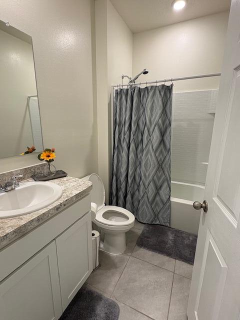 571 Old Country Rd S East Palm Bay, FL 32909 - Photo 17 of 37 a bathroom with a sink toilet and shower