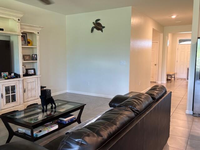571 Old Country Rd S East Palm Bay, FL 32909 - Photo 10 of 37 a living room with furniture