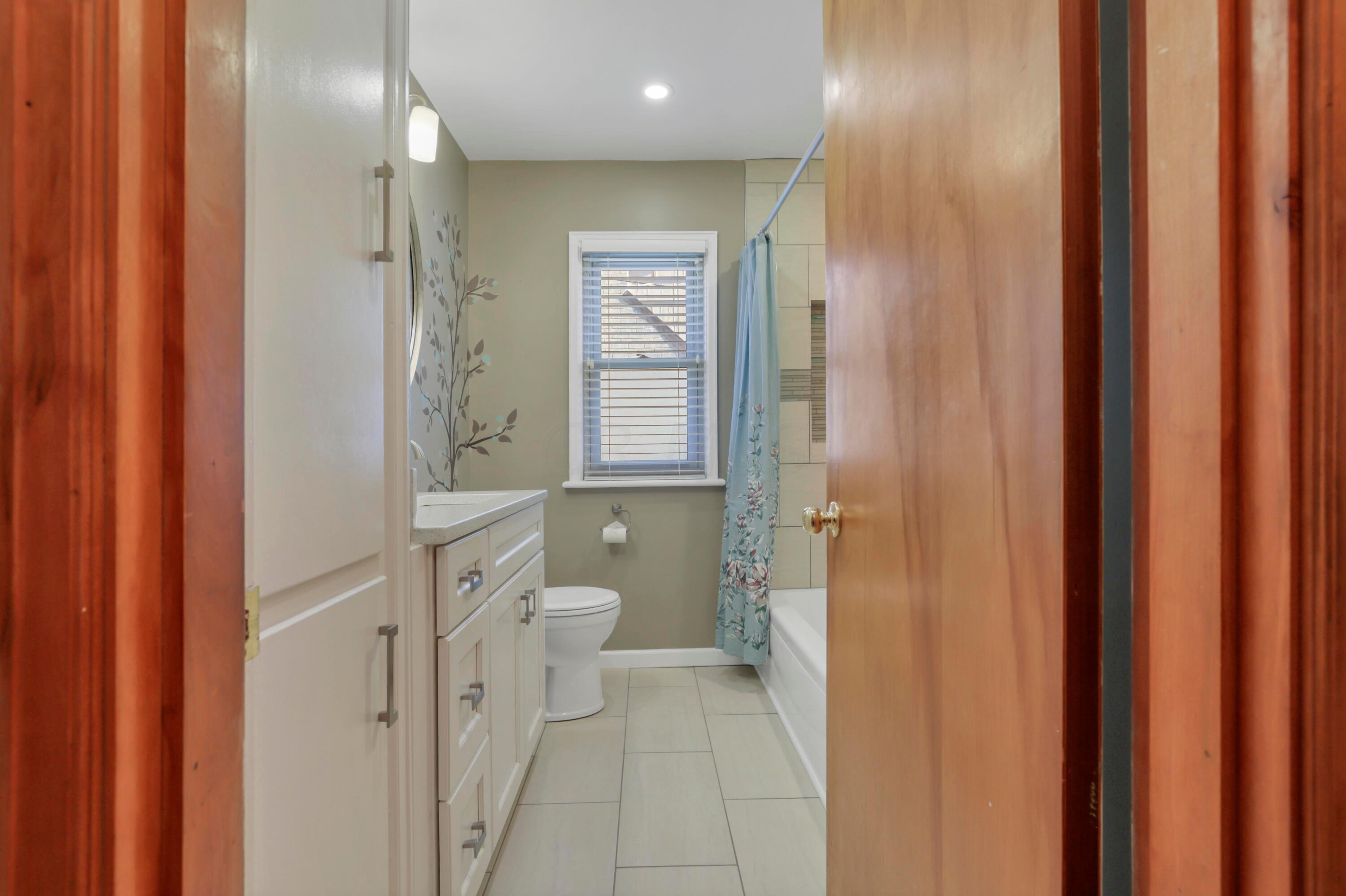 23 East Weisheimer Road Columbus, OH 43214 - Photo 25 of 50 0N4A3097