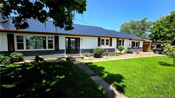 $279,900 | 301 North Hunter Street, Versailles, MO 65084