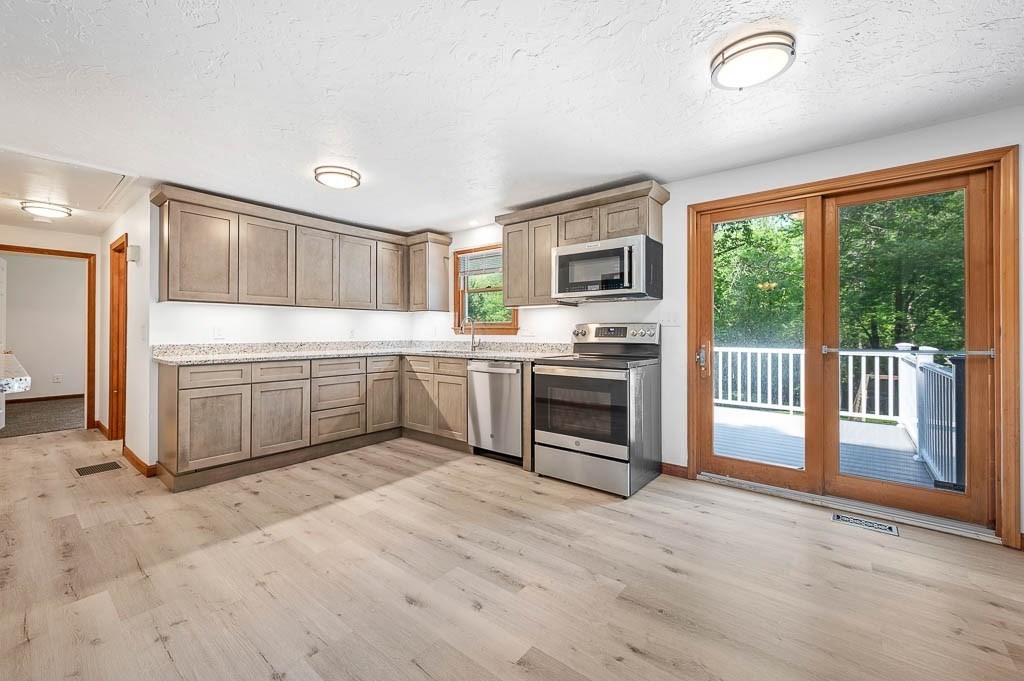129 Corbin Road Dudley, MA 01571 - Photo 4 of 26 Gallery Image 4