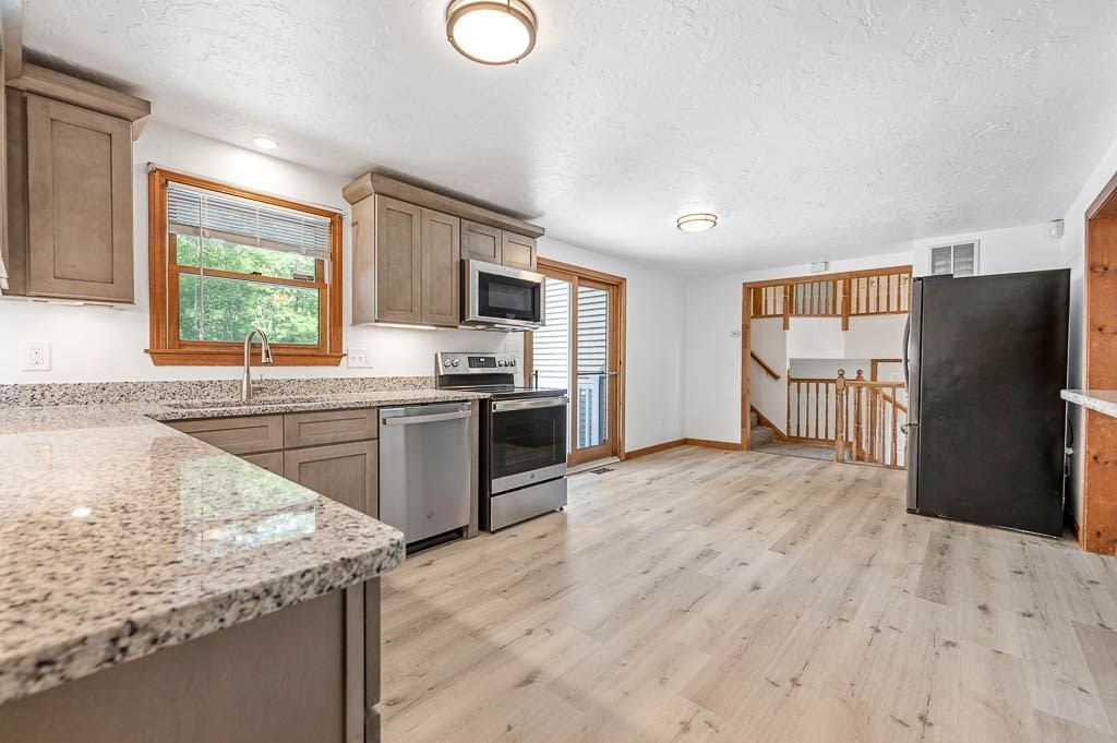 129 Corbin Road Dudley, MA 01571 - Photo 5 of 26 Gallery Image 5
