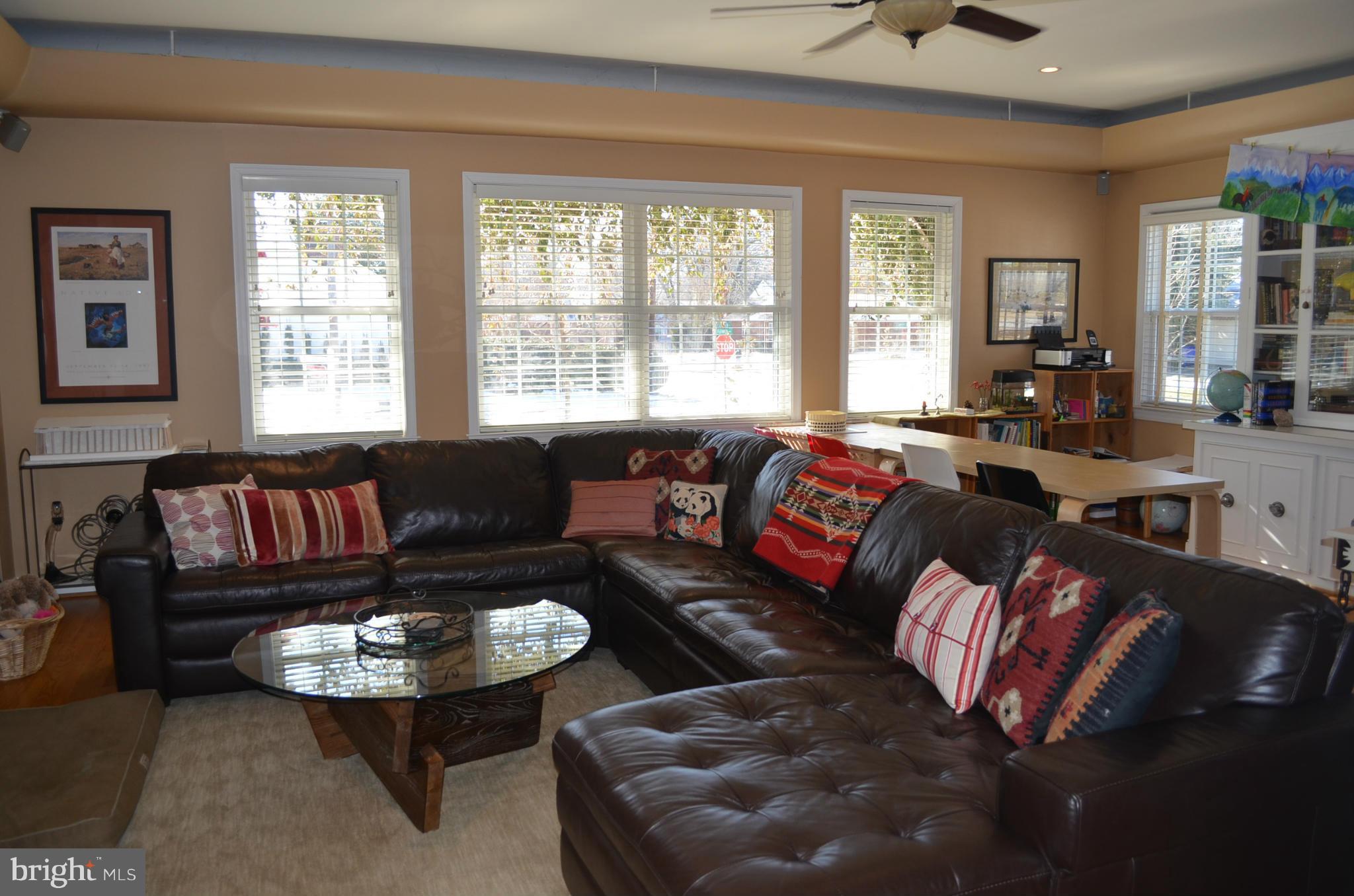 9615 Flower Avenue Silver Spring, MD 20901 - Photo 4 of 30 Living Room