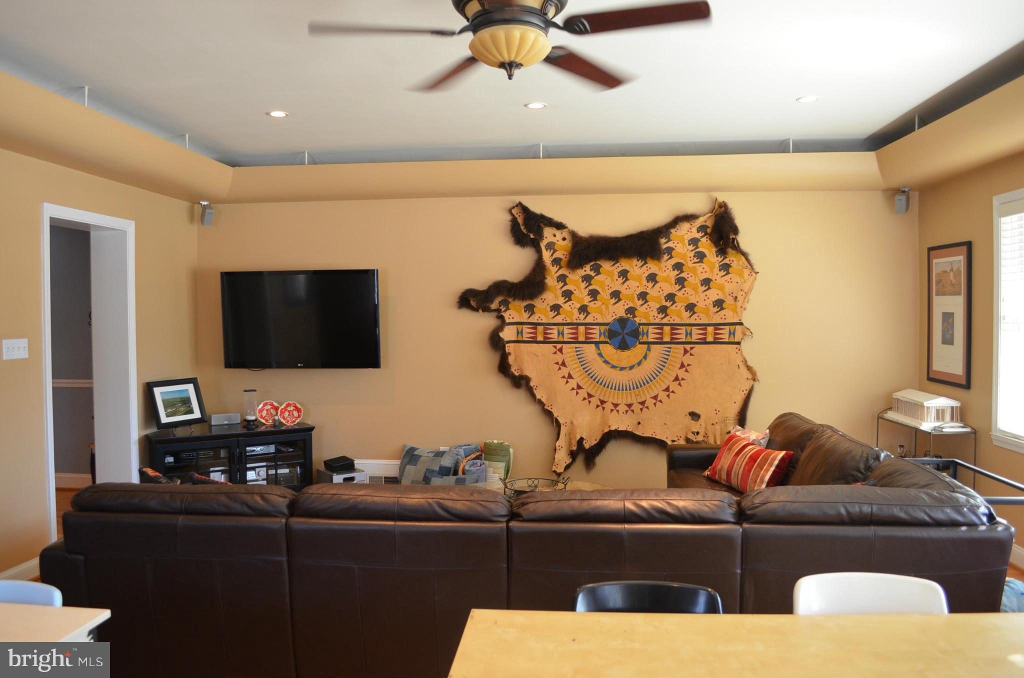 9615 Flower Avenue Silver Spring, MD 20901 - Photo 5 of 30 Living Room