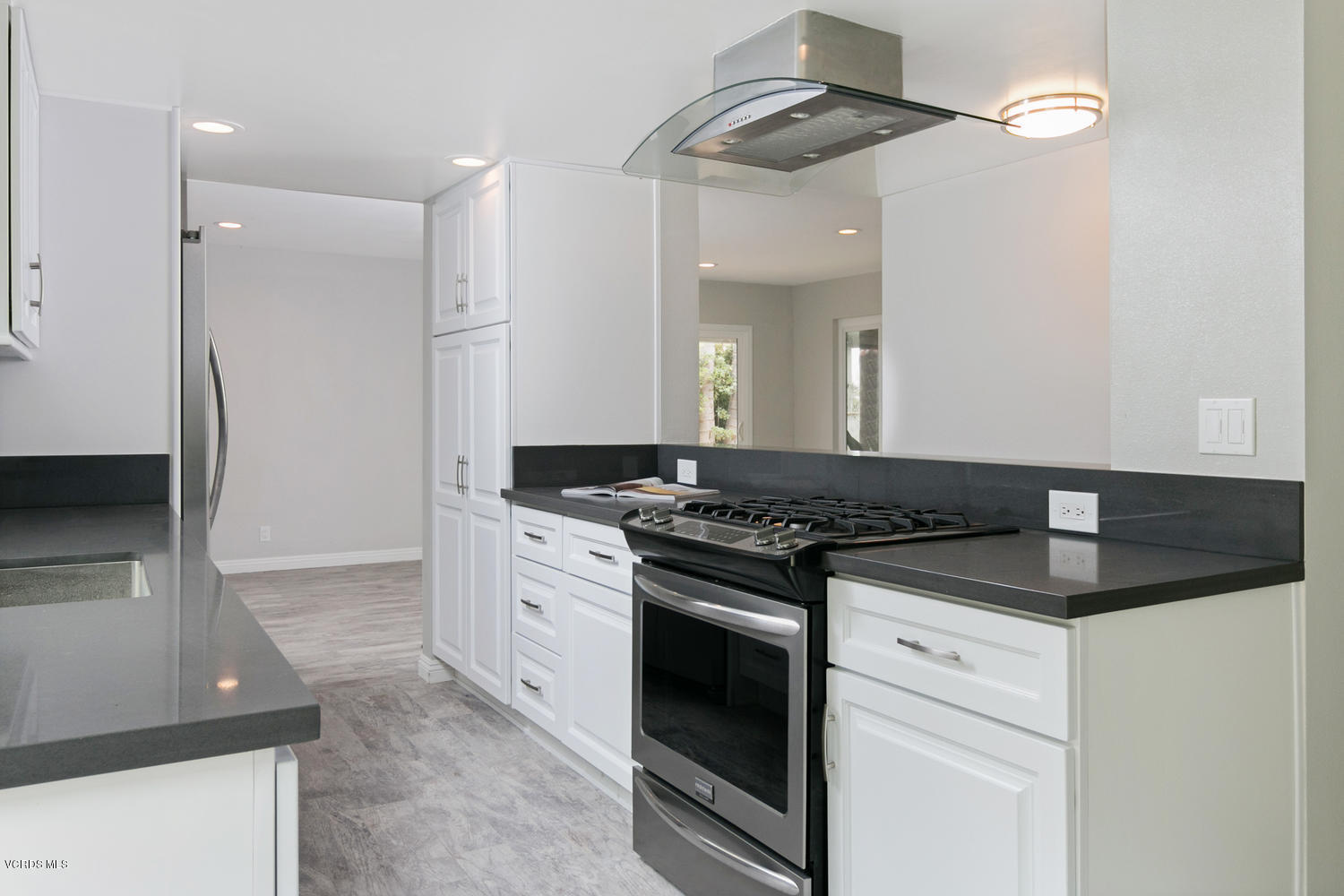 762 Skyline Road Ventura, CA 93003 - Photo 15 of 38 762 Skyline Rd-MLS_Size-015-10-Kitchen-1