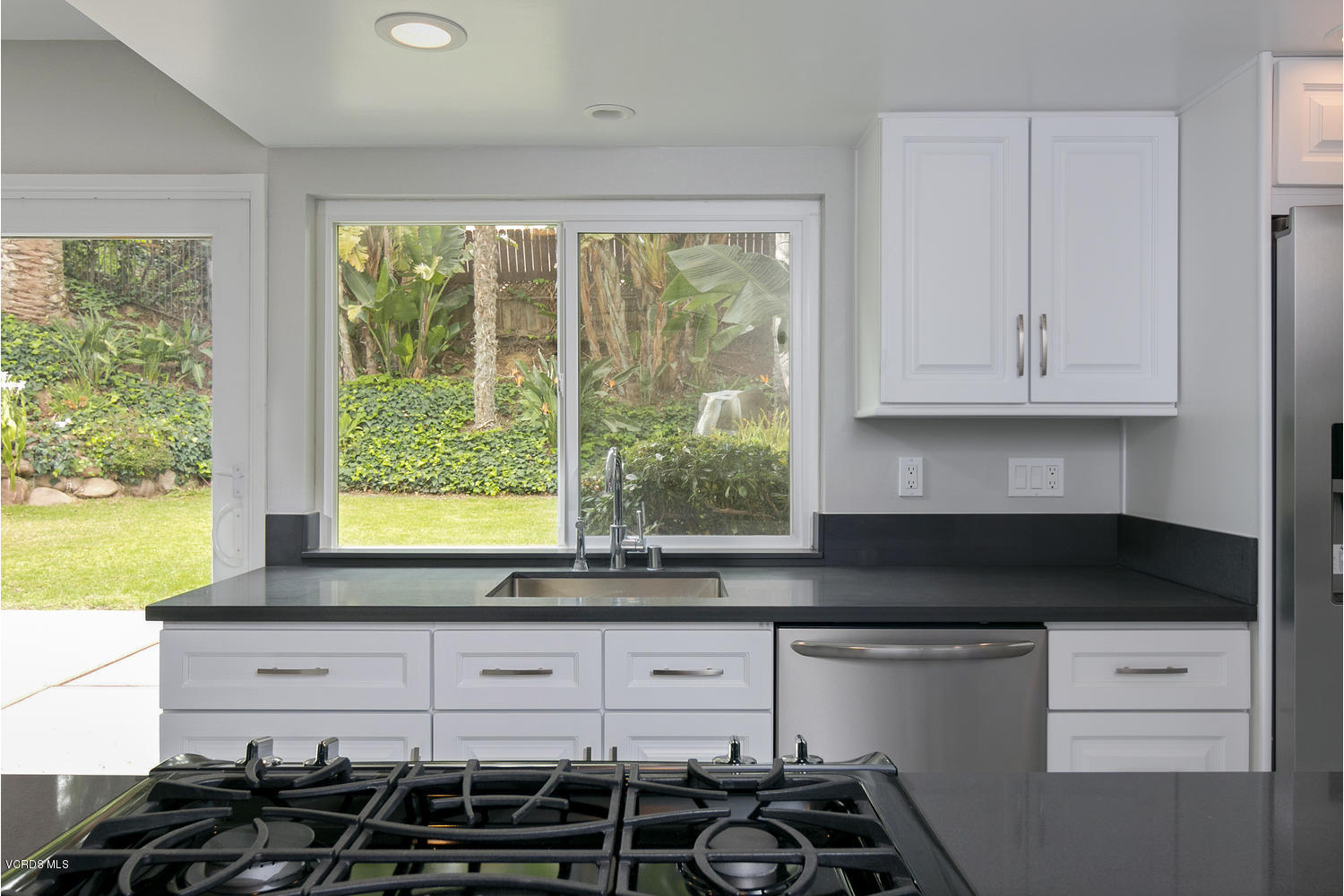 762 Skyline Road Ventura, CA 93003 - Photo 16 of 38 762 Skyline Rd-MLS_Size-016-15-Kitchen-1