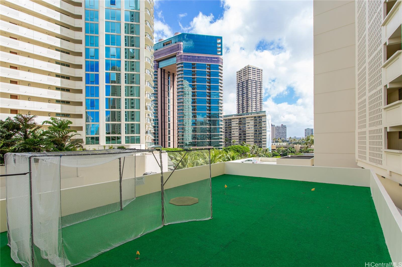 469 Ena Road, Unit 2103 Honolulu, HI 96815 - Photo 18 of 22 Putting Green