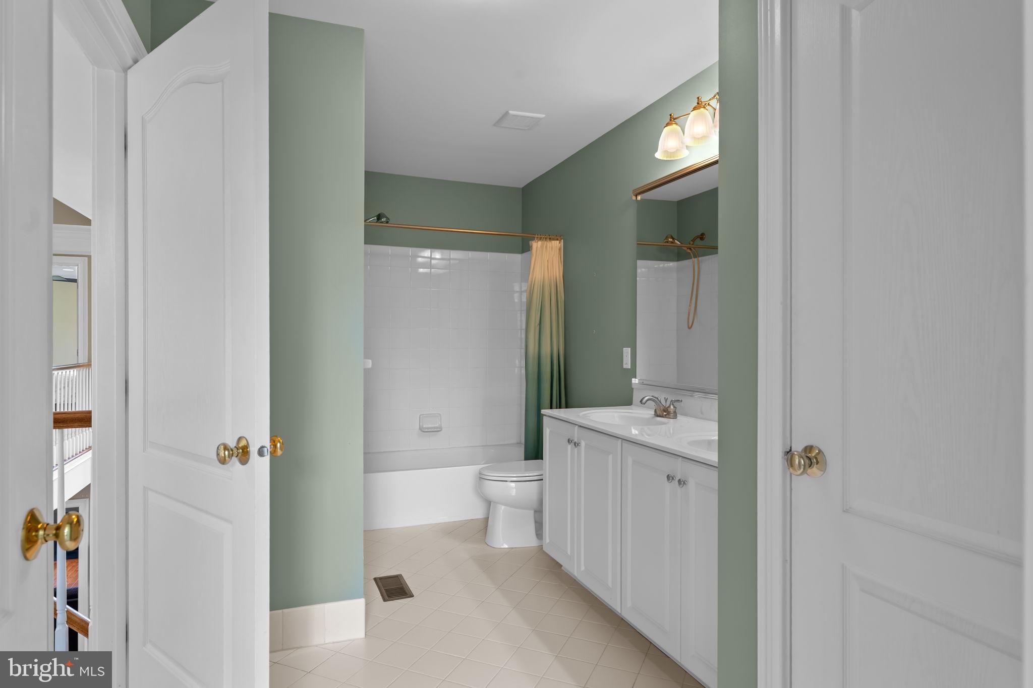 14 Sloan Road West Chester, PA 19382 - Photo 64 of 78 2nd floor full bathroom when it was furnished