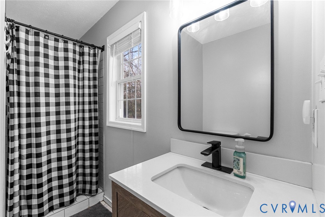 904 Rosebud Run Aylett, VA 23009 - Photo 13 of 20 a bathroom with a sink and a mirror
