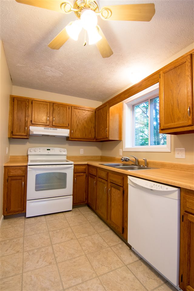 9 R Overlook Drive, Unit R Derry, NH 03038 - Photo 5 of 25