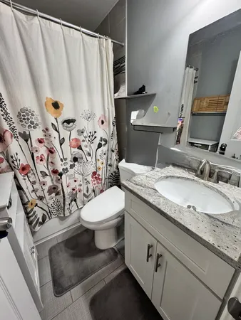$2,300 | 1300 North Greenview Avenue, Unit 1F, Chicago, IL 60642
