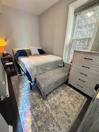 $2,300 | 1300 North Greenview Avenue, Unit 1F, Chicago, IL 60642