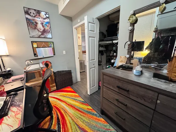 $2,300 | 1300 North Greenview Avenue, Unit 1F, Chicago, IL 60642