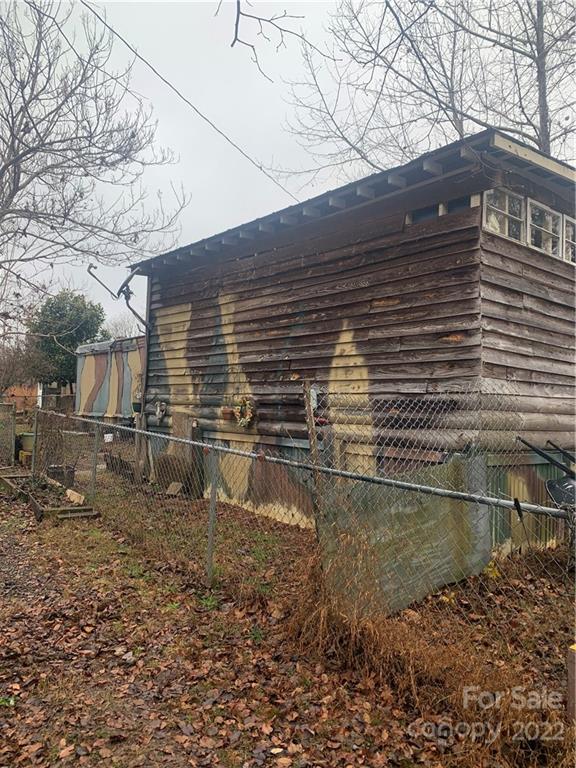 1390 Cove Road Rutherfordton, NC 28139 - Photo 6 of 15 a backyard of a house