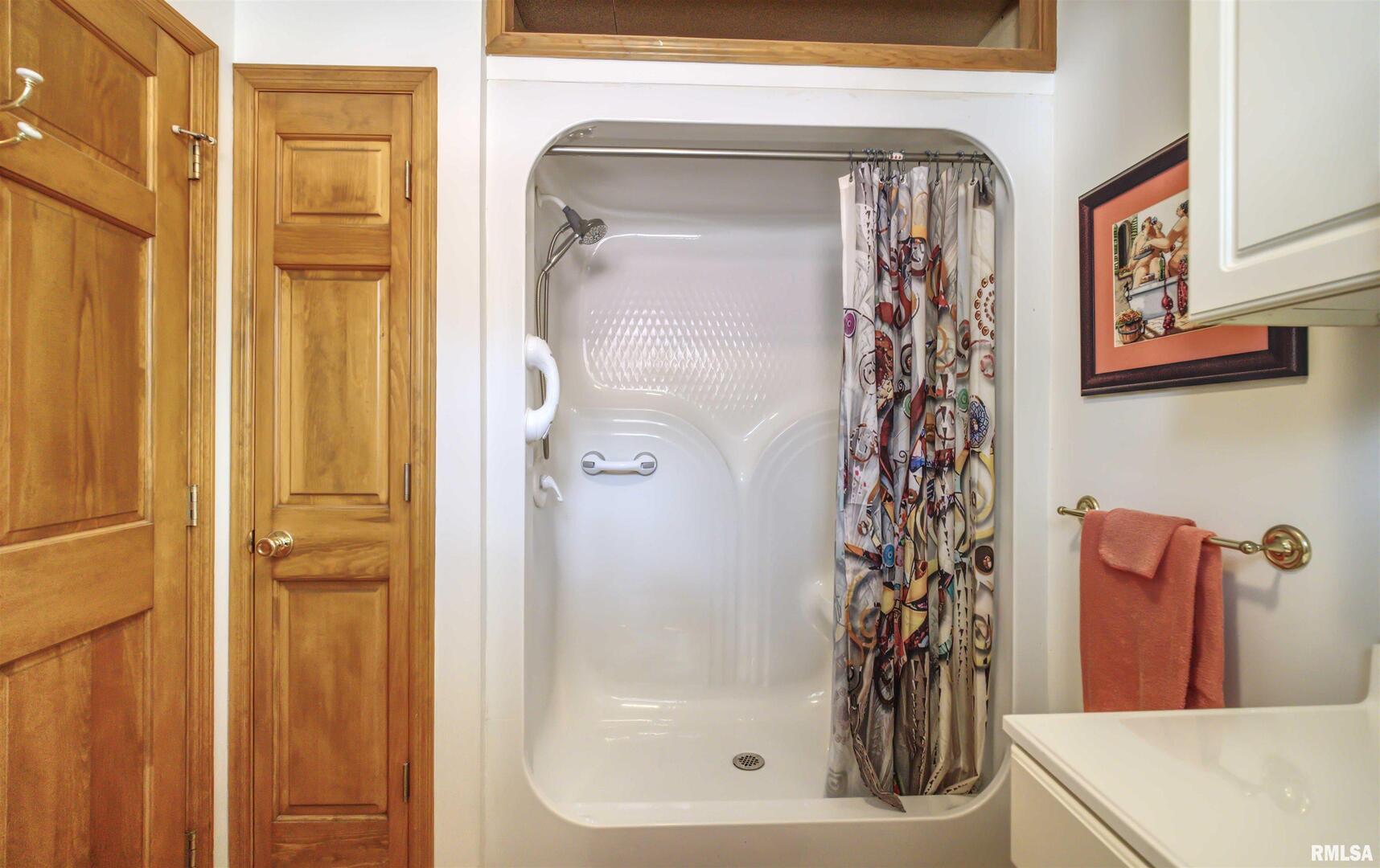 500 4th Avenue North Clinton, IA 52732 - Photo 13 of 18 a bathroom with a shower