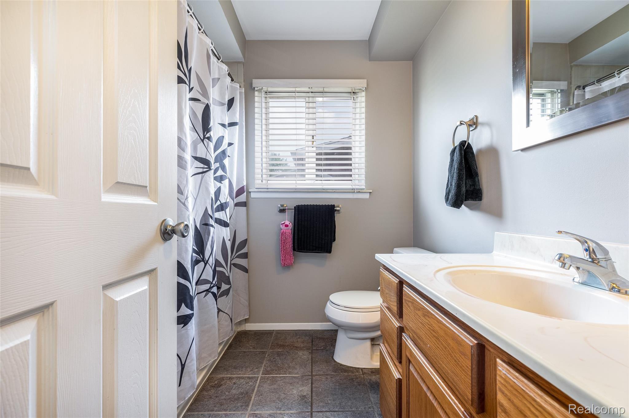 44103 Arlington Road Canton, MI 48187 - Photo 18 of 31 26.Bathroom
