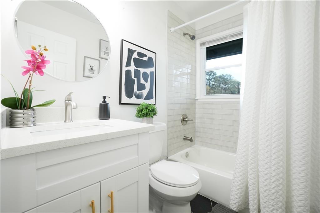 444 Fairburn Road Northwest Atlanta, GA 30331 - Photo 9 of 21 a bathroom with a sink a toilet and a bathtub