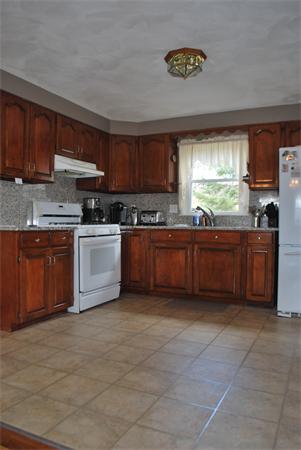 38 Westview Road Lynn, MA 01902 - Photo 2 of 17 Gallery Image 2