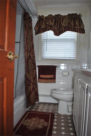 38 Westview Road Lynn, MA 01902 - Photo 9 of 17 Gallery Image 9