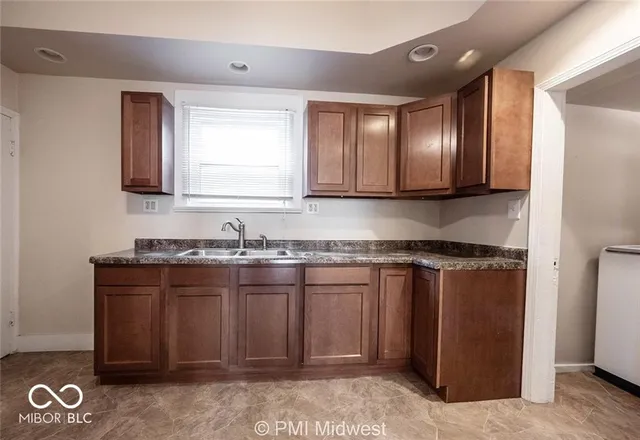 $1,099 | 448 North Linwood Avenue, Indianapolis, IN 46201