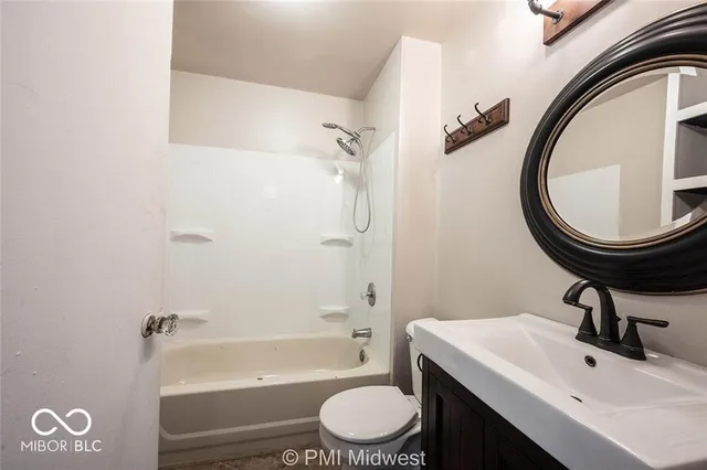 $1,099 | 448 North Linwood Avenue, Indianapolis, IN 46201