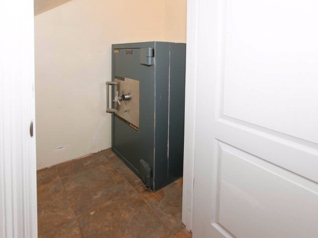 304 Bristol Way Foley, AL 36535 - Photo 15 of 45 Jewelry Safe