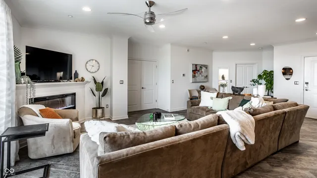 $575,000 | 435 Virginia Avenue, Unit 706, Indianapolis, IN 46203