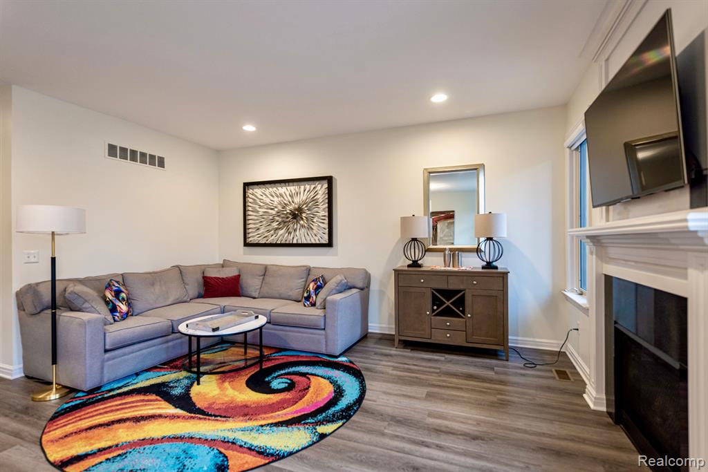 4207 Oak Arbor Drive Rochester, MI 48306 - Photo 10 of 44