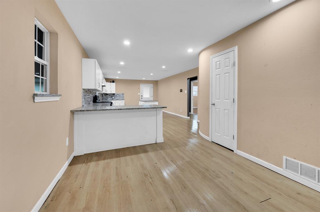 910 South Preston Street Ennis, TX 75119 - Photo 12 of 26