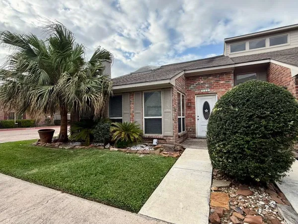 $2,000 | 9353 Westwood Village Drive, Unit 42, Houston, TX 77036