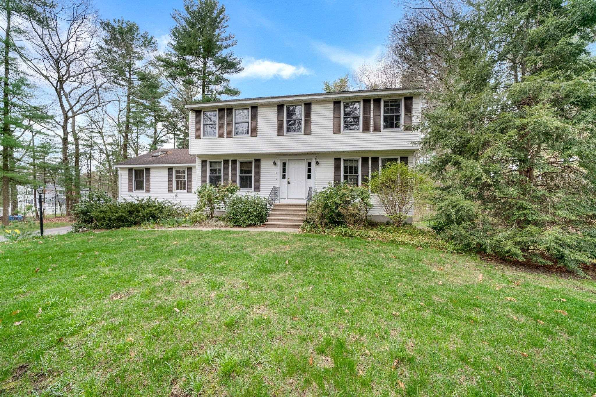 8 Sutton Place Londonderry, NH 03053 - Photo 1 of 38