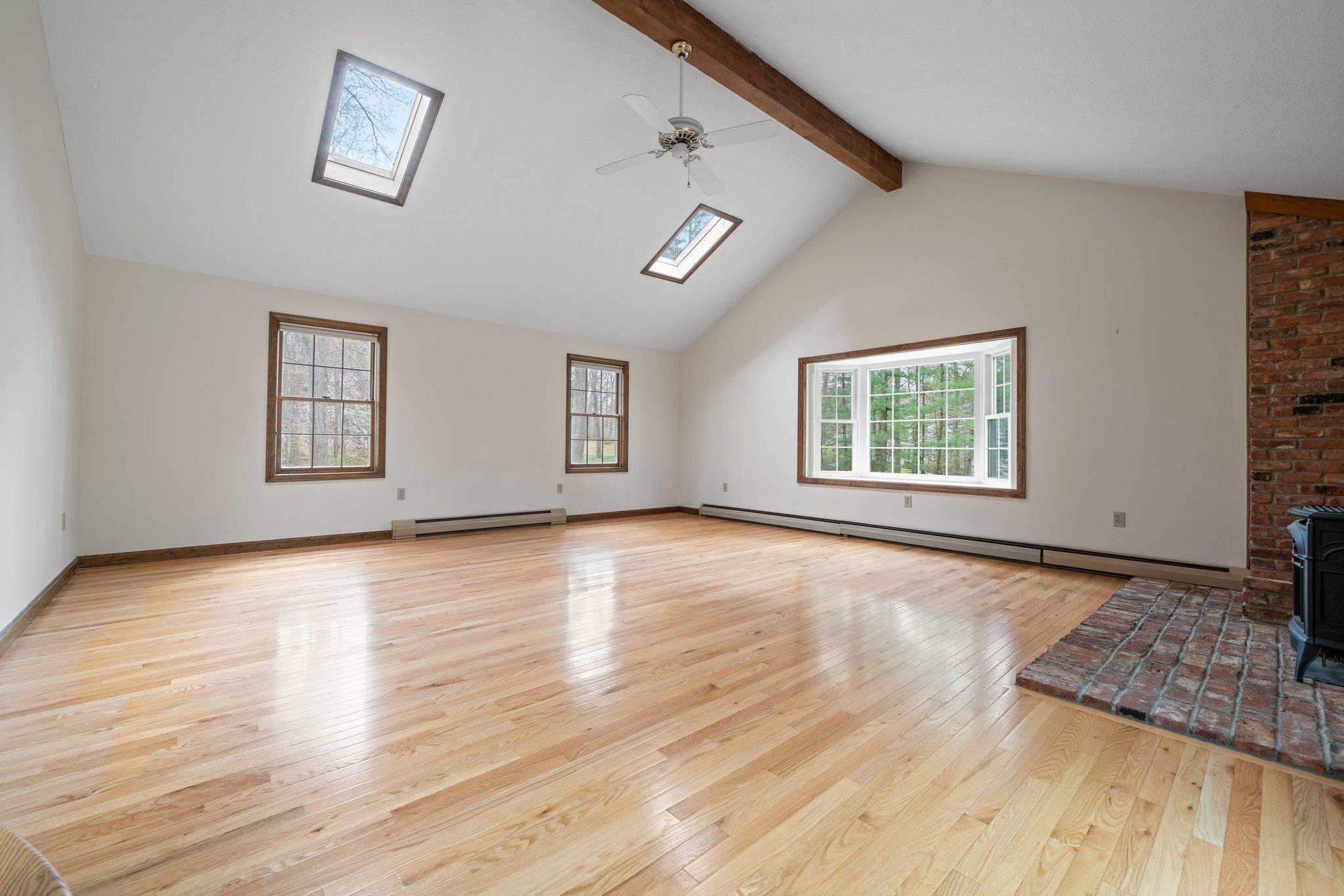 8 Sutton Place Londonderry, NH 03053 - Photo 11 of 38