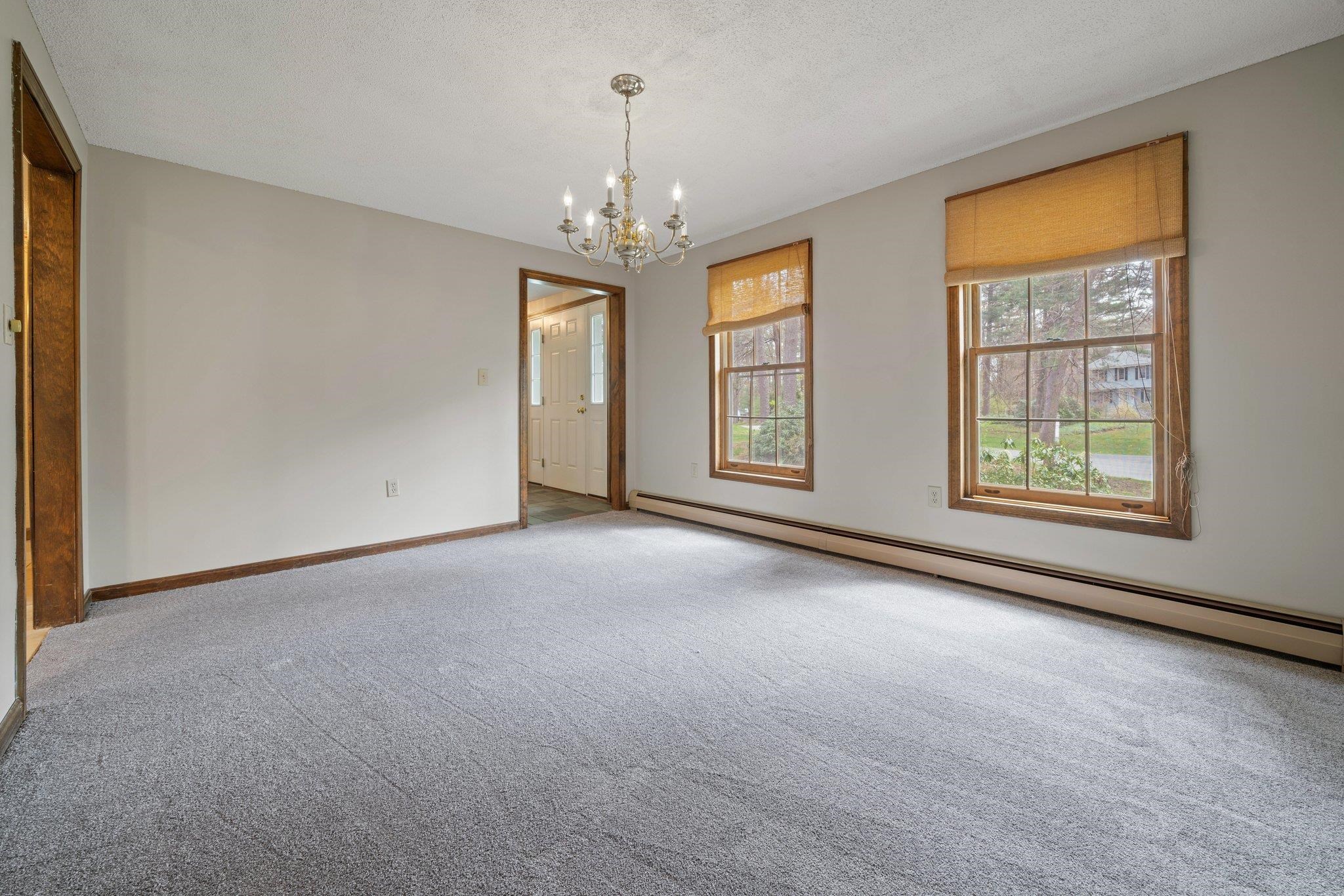 8 Sutton Place Londonderry, NH 03053 - Photo 14 of 38