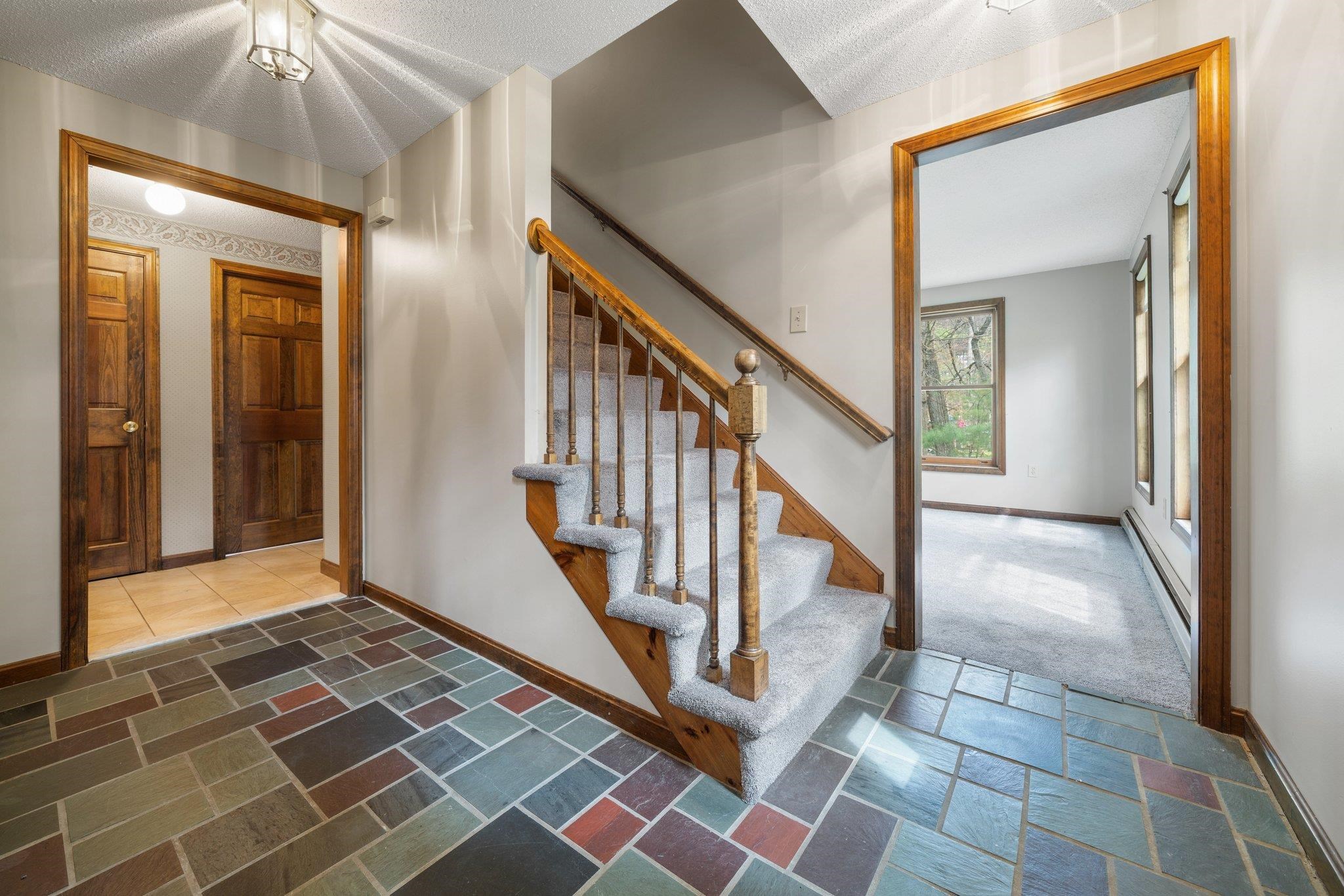 8 Sutton Place Londonderry, NH 03053 - Photo 15 of 38