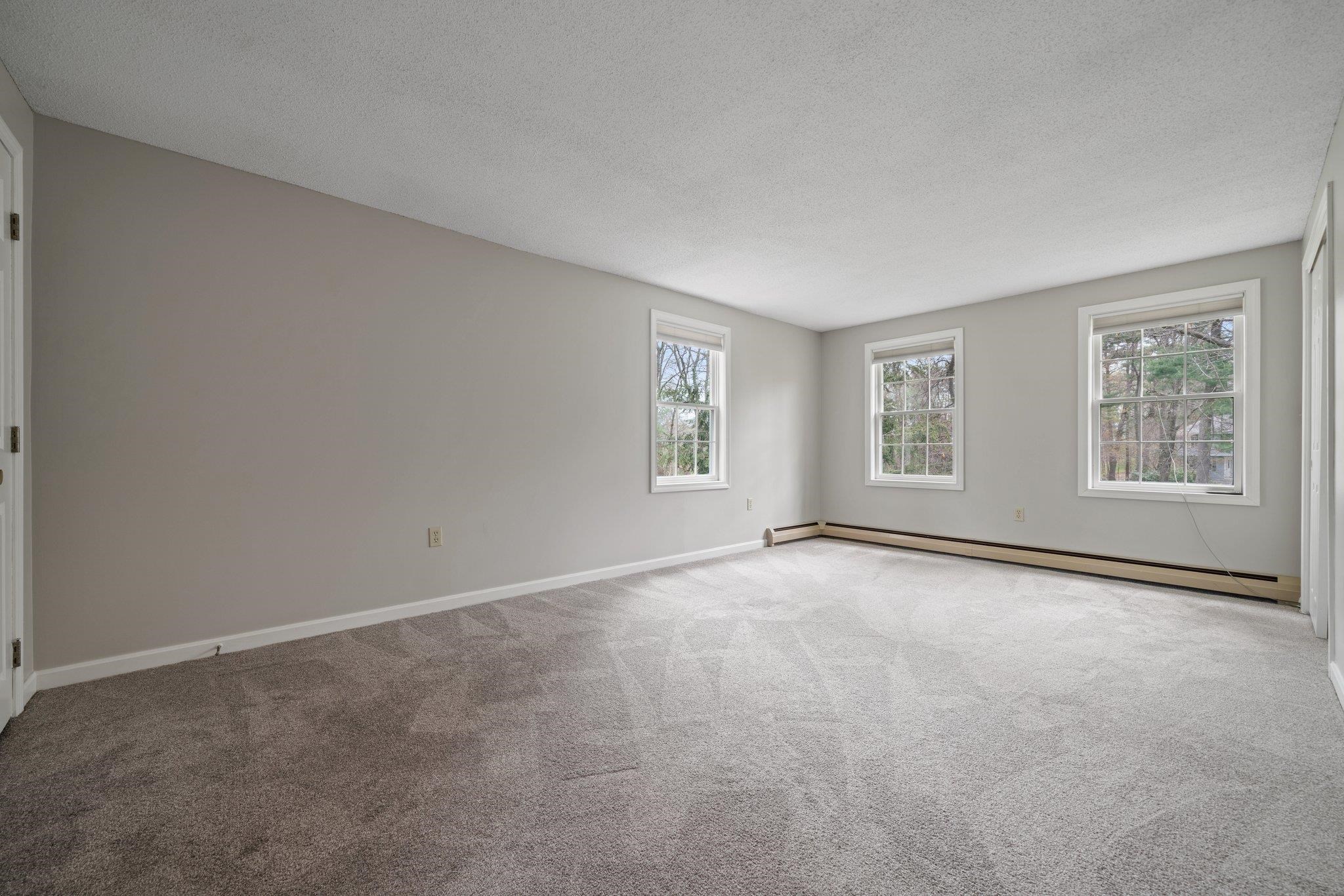 8 Sutton Place Londonderry, NH 03053 - Photo 20 of 38