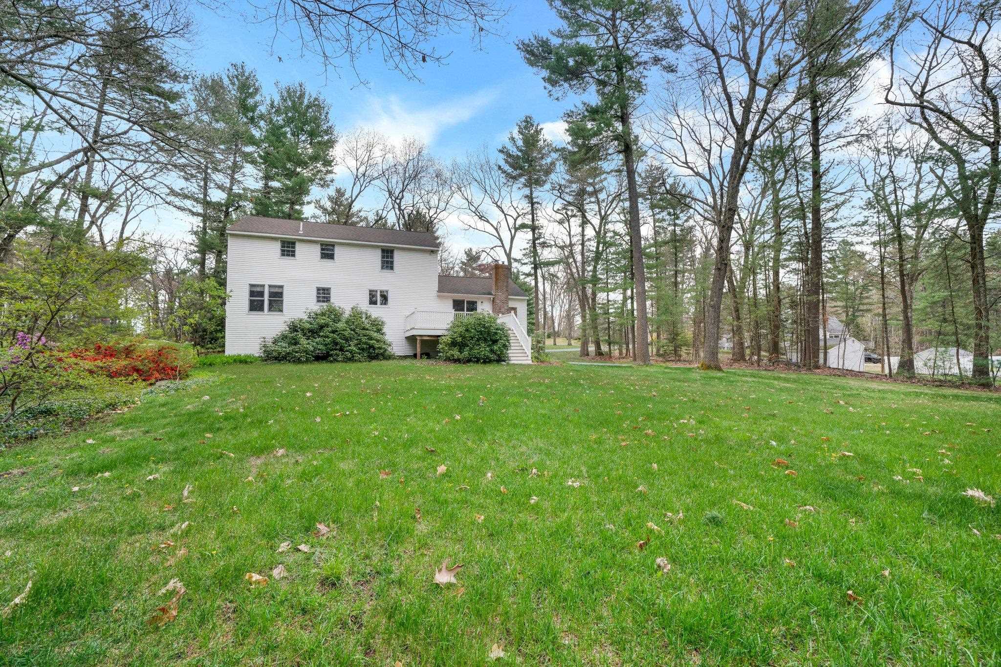 8 Sutton Place Londonderry, NH 03053 - Photo 2 of 38