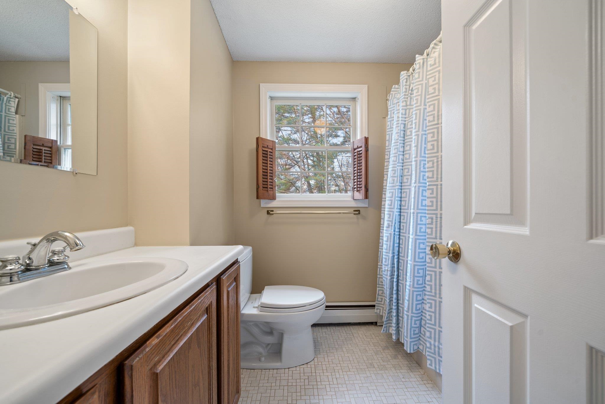 8 Sutton Place Londonderry, NH 03053 - Photo 23 of 38