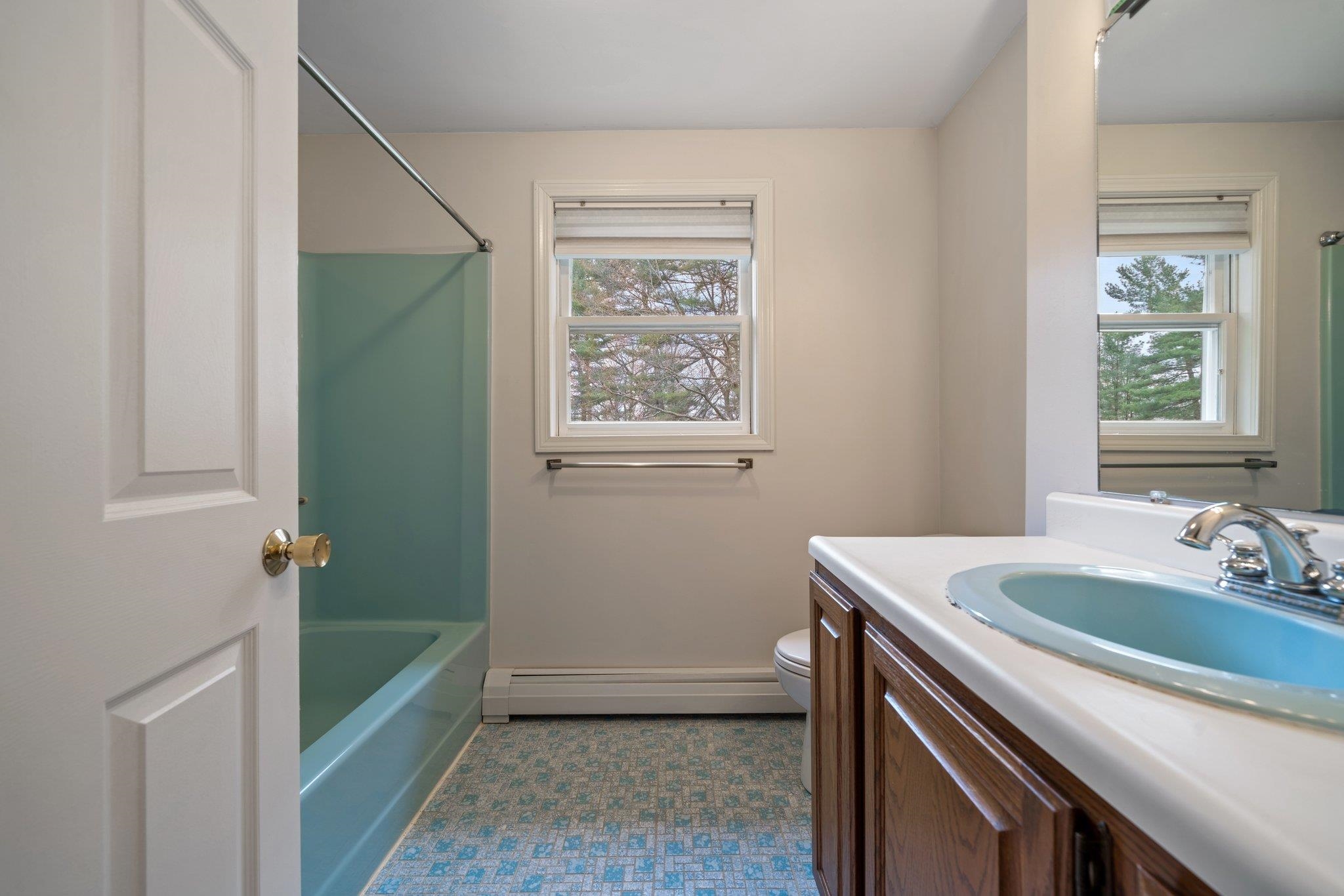 8 Sutton Place Londonderry, NH 03053 - Photo 24 of 38