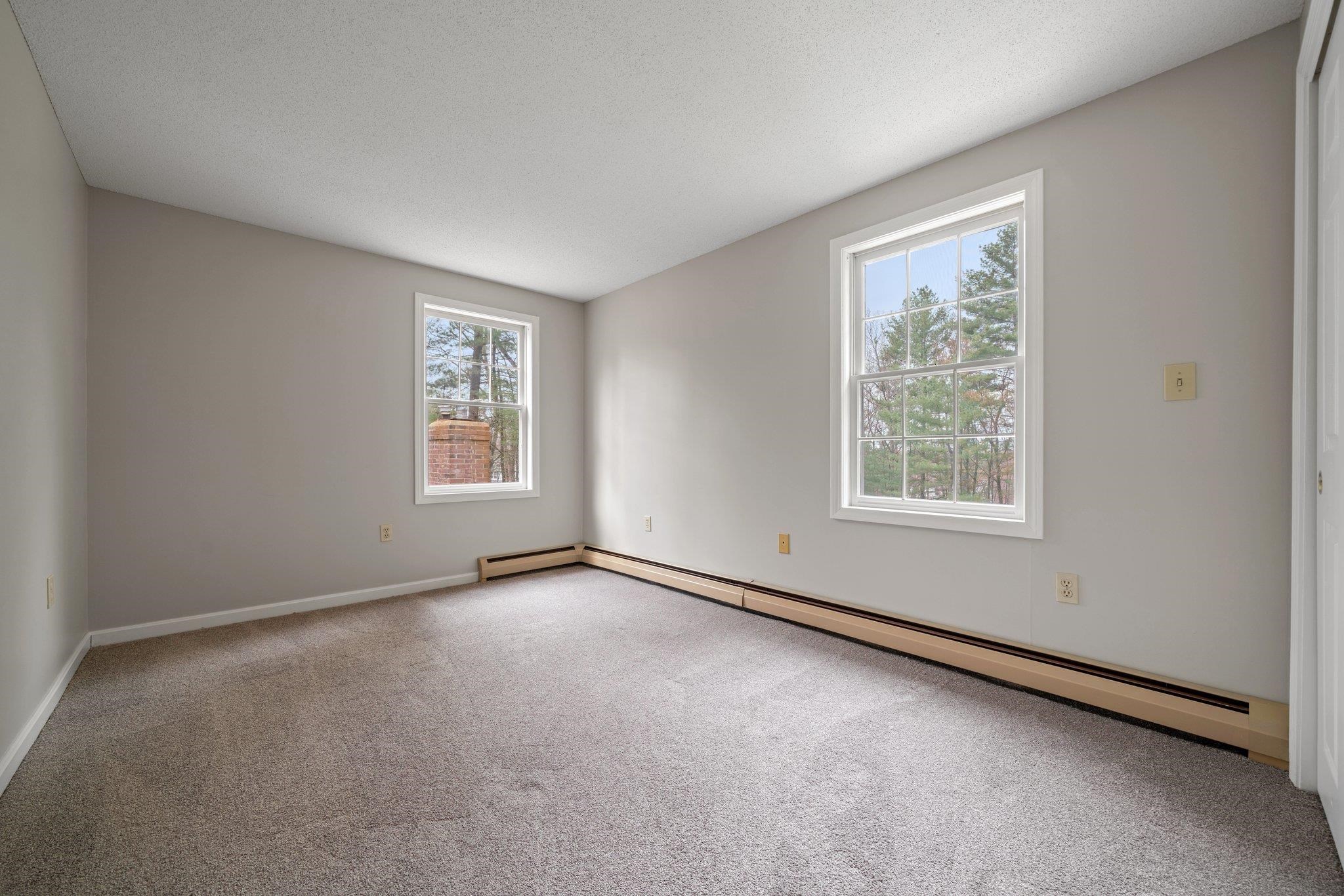 8 Sutton Place Londonderry, NH 03053 - Photo 25 of 38