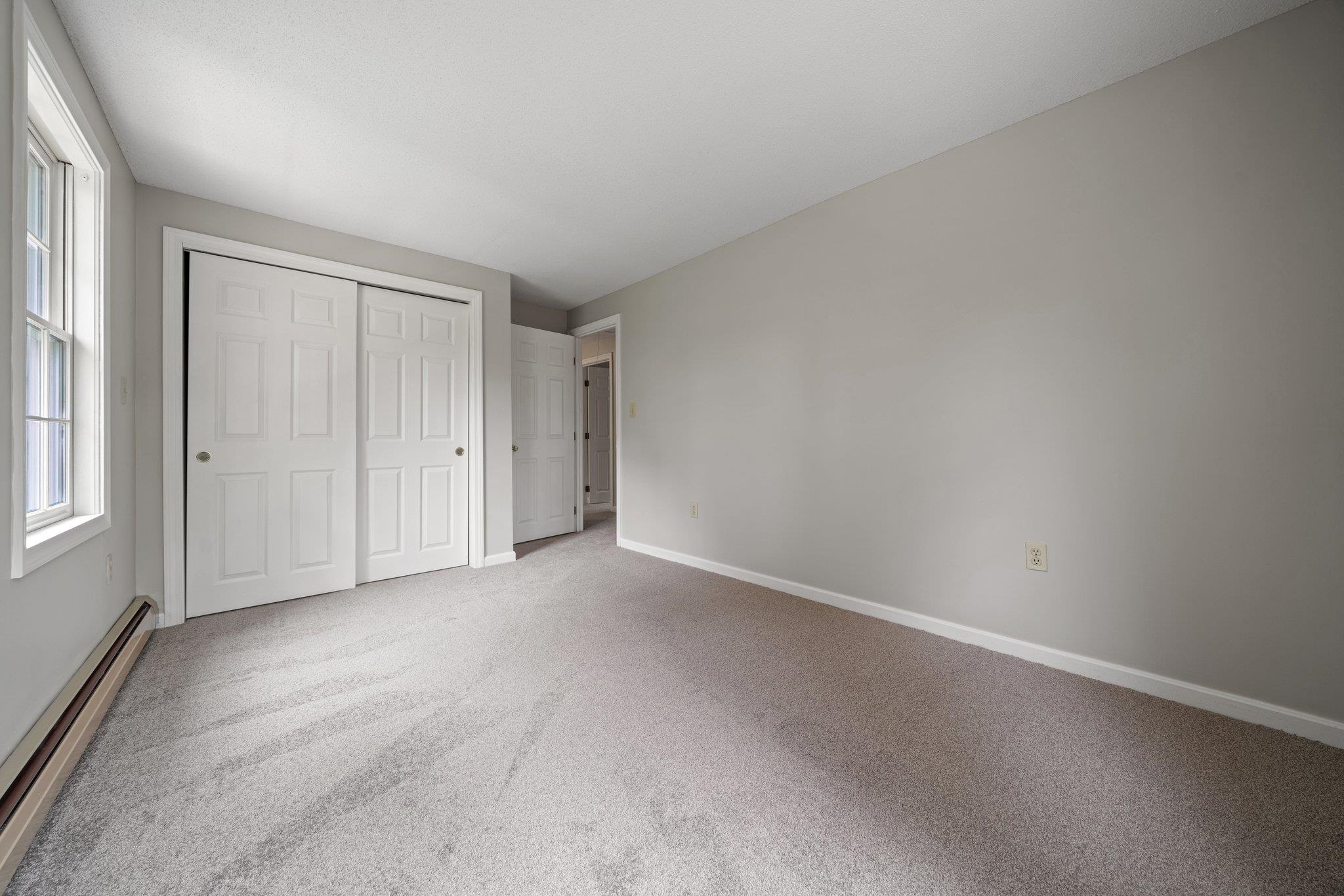 8 Sutton Place Londonderry, NH 03053 - Photo 26 of 38