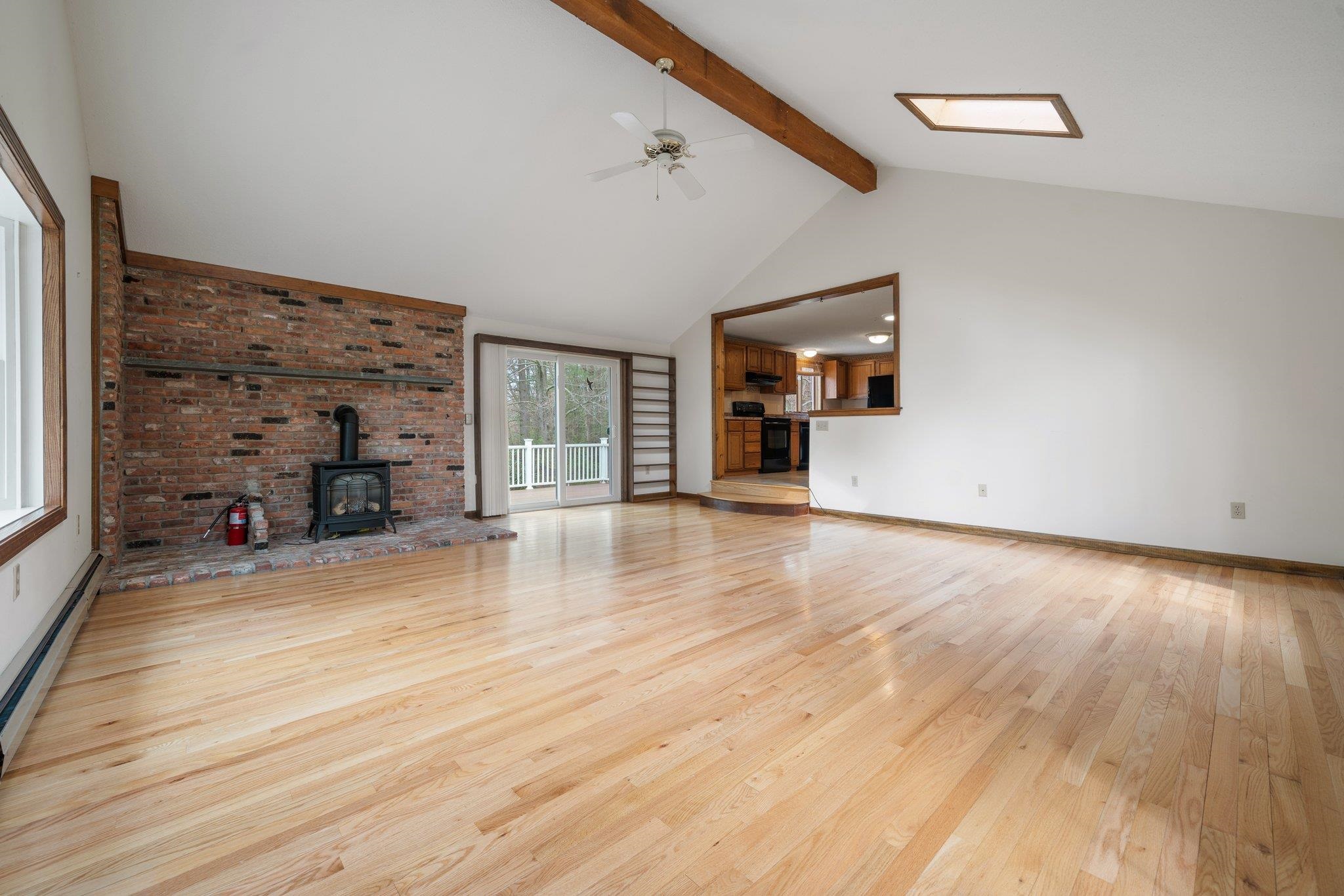 8 Sutton Place Londonderry, NH 03053 - Photo 10 of 38