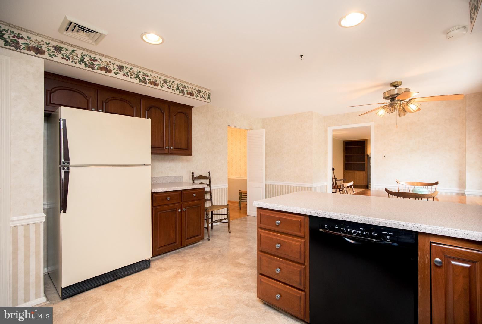 218 Pebble Ridge Road Warrington, PA 18976 - Photo 18 of 41 Cherry cabinets & Corian & Desk area