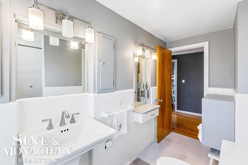 1075 Hawthorne Road Grosse Pointe, MI 48236 - Photo 22 of 39