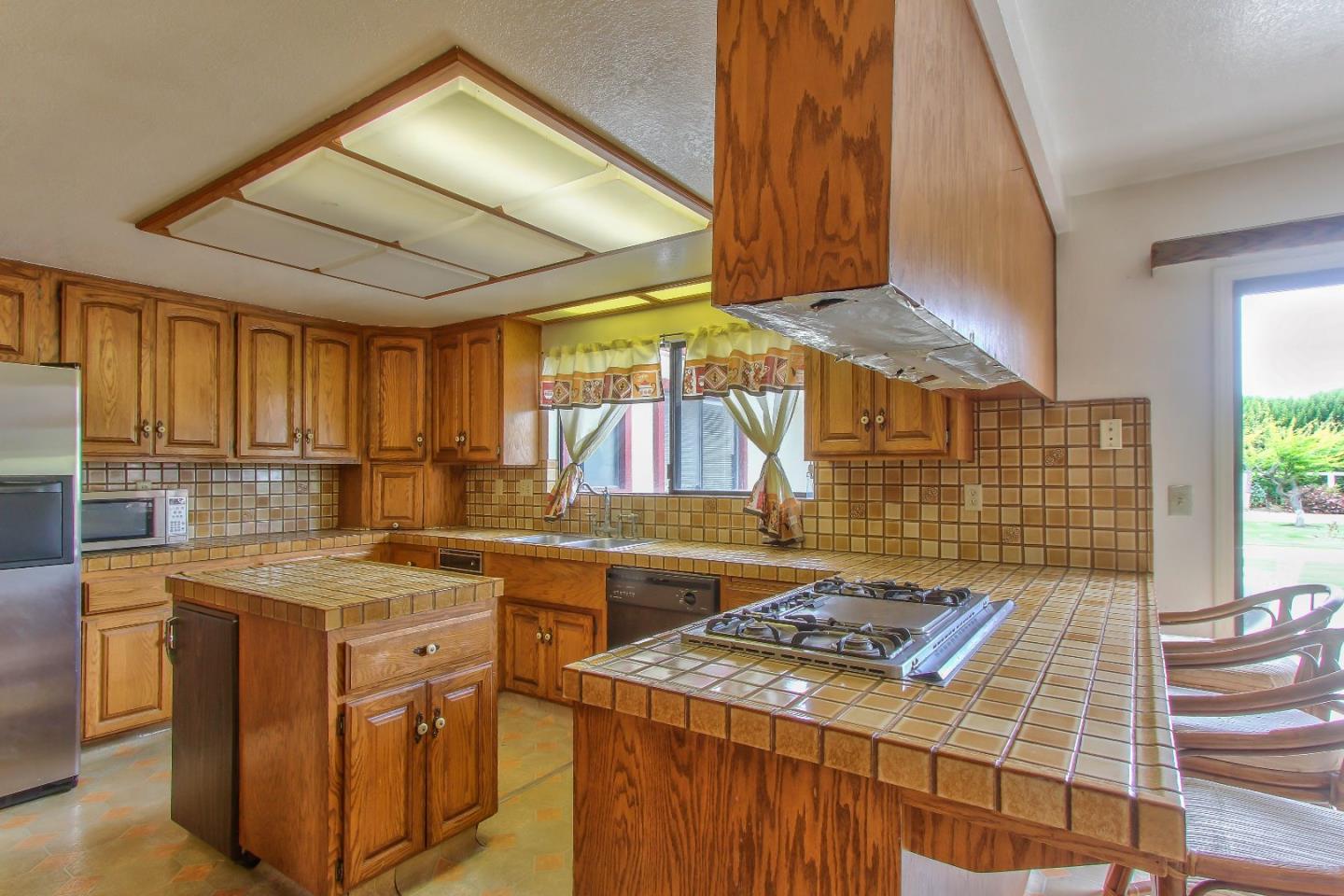 645 Boronda Road Salinas, CA 93907 - Photo 12 of 31 Gallery Image 12
