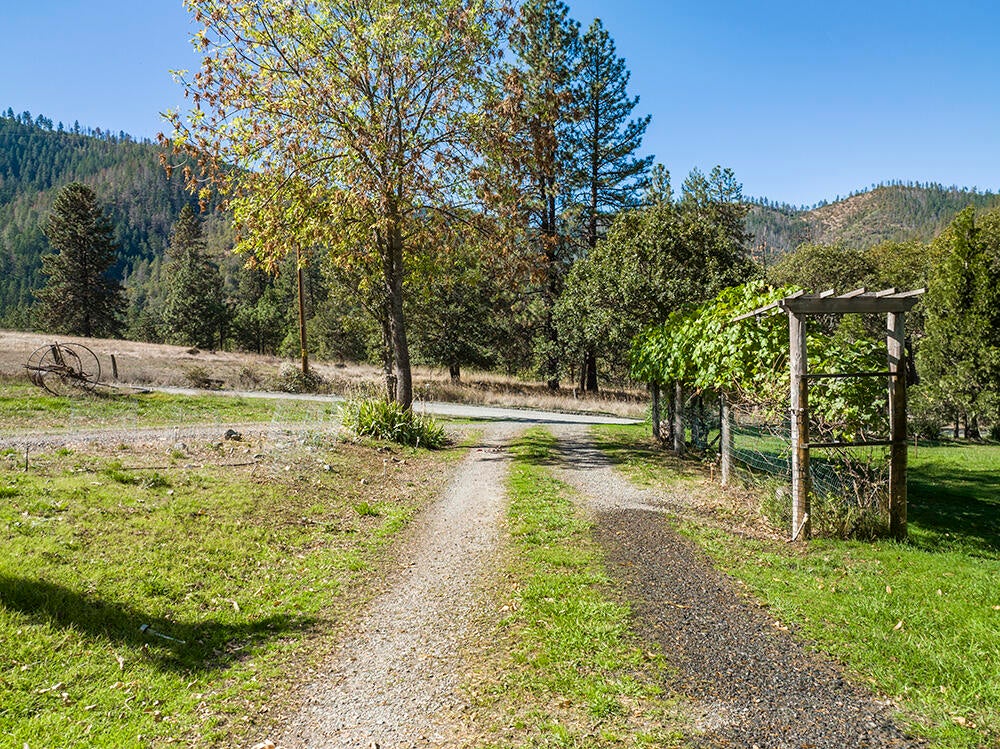 165 Hogan Road Jacksonville, OR 97530 - Photo 32 of 56 31