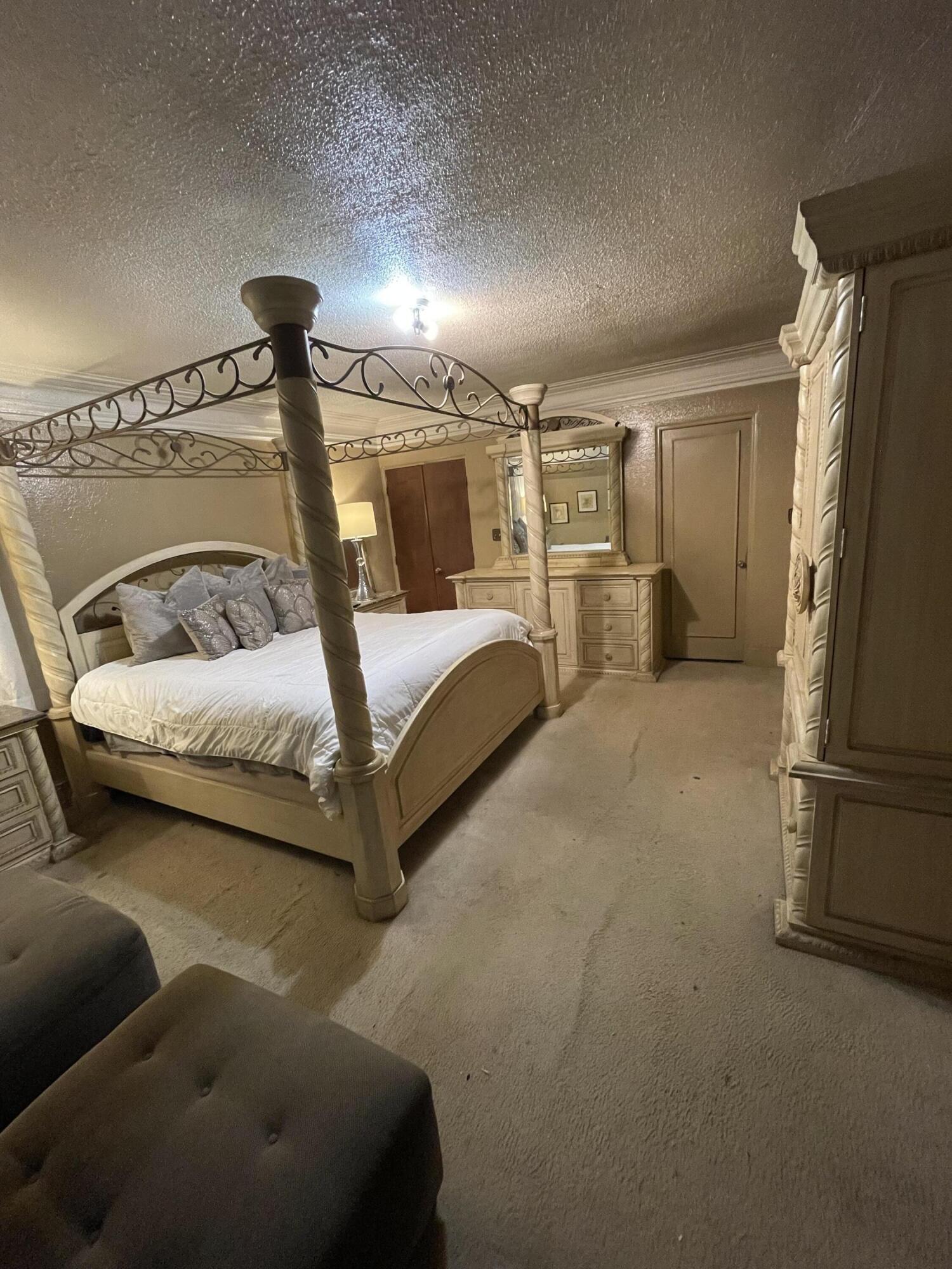 19445 Shrewsbury Road Detroit, MI 48221 - Photo 15 of 19 Master bedroom