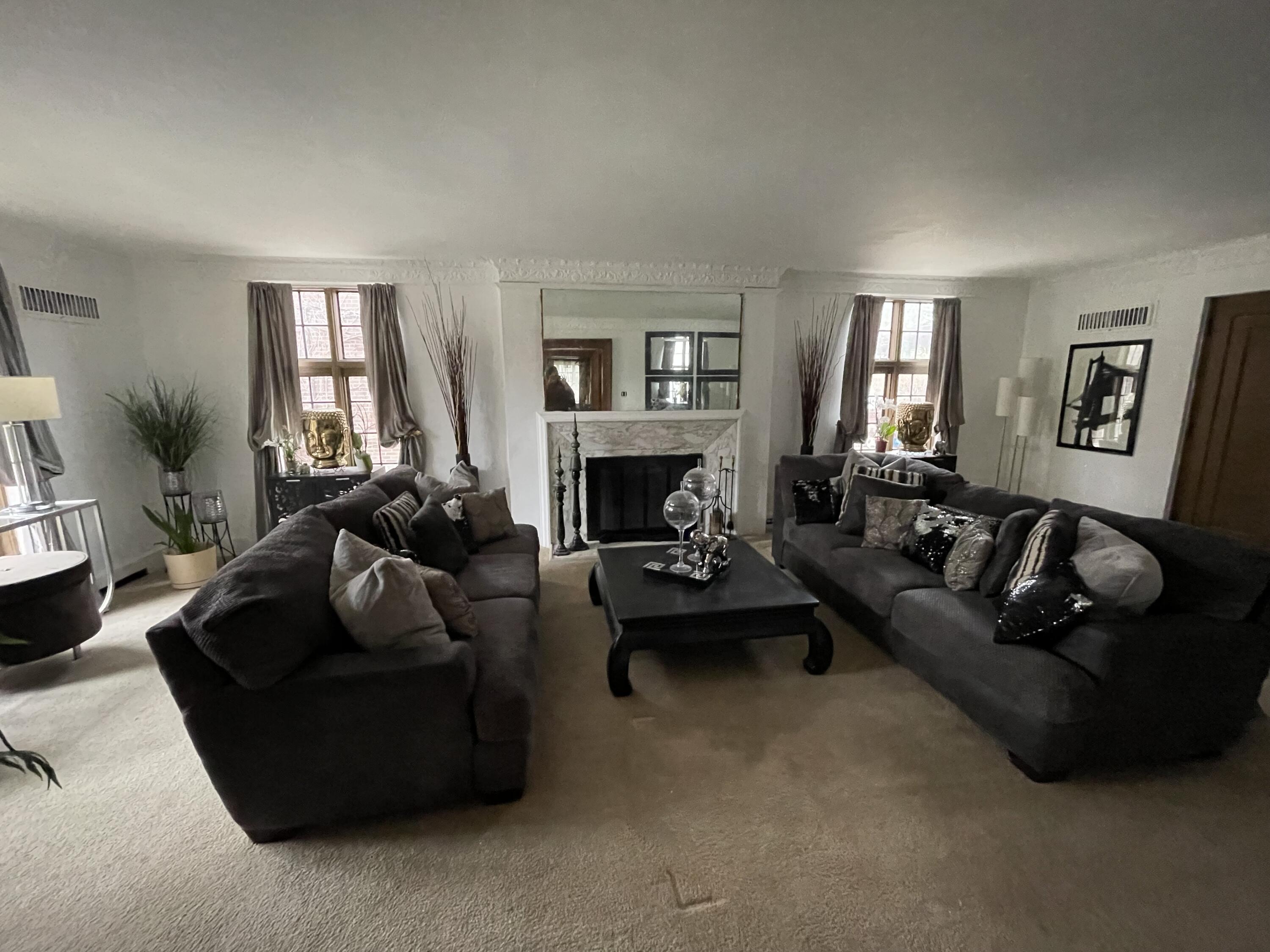 19445 Shrewsbury Road Detroit, MI 48221 - Photo 6 of 19 Living room